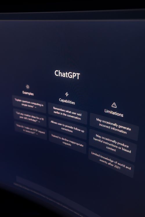 ترفندهای هوش مصنوعی؛ رابط چتبات ChatGPT روی مانیتور